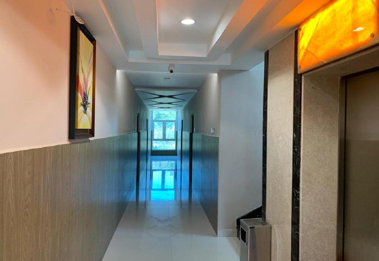 Ganesh Meridian Tiruppattur Dış mekan fotoğraf