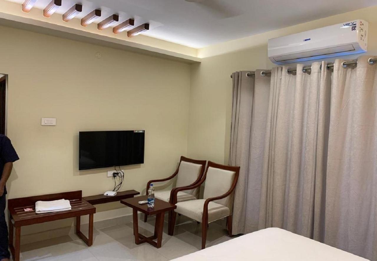 Ganesh Meridian Tiruppattur Dış mekan fotoğraf